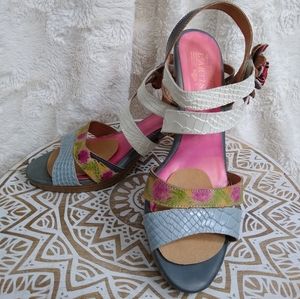 L'Artiste by Spring Step sandals size 9.